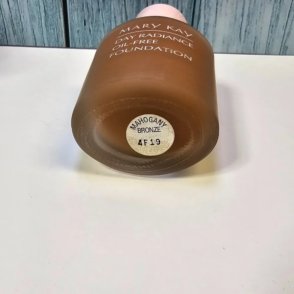 Mary Kay Day Radiance Oil-Free Foundation Mahogany Bronze #5796 - NIB Old Stock